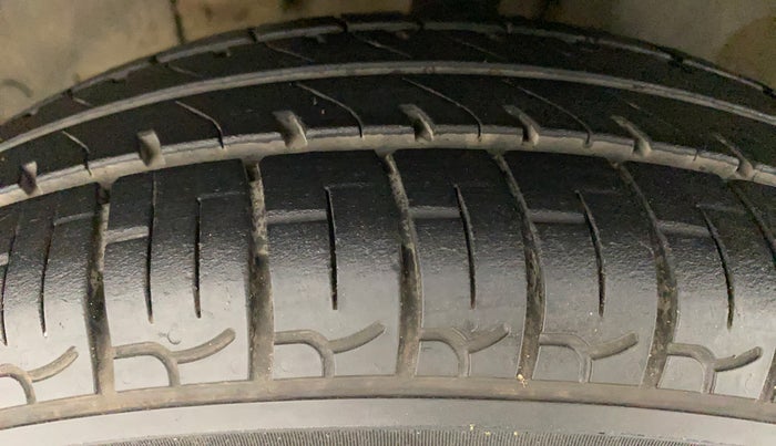 2017 Renault Kwid RXT 0.8 (O), Petrol, Manual, 71,945 km, Left Front Tyre Tread