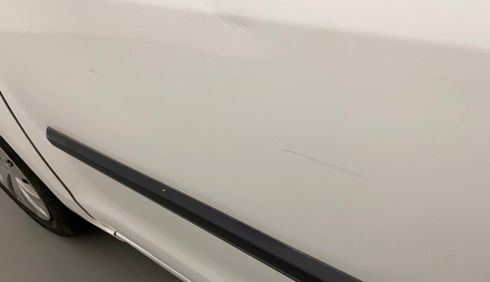 2013 Maruti Ertiga VDI, Diesel, Manual, 99,350 km, Front passenger door - Minor scratches