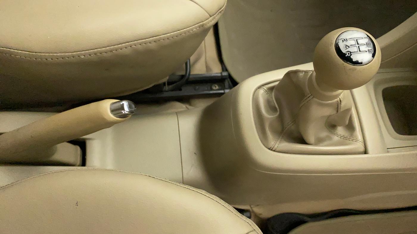2013 Maruti Ertiga VDI, Diesel, Manual, 99,350 km, Gear Lever