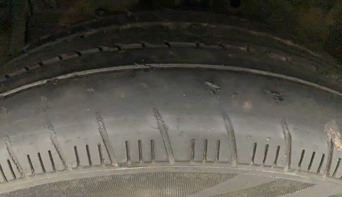 2013 Maruti Ertiga VDI, Diesel, Manual, 99,350 km, Left Front Tyre Tread