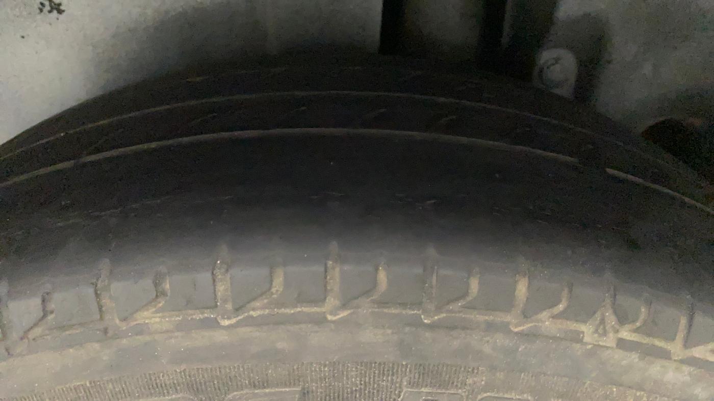 2013 Maruti Ertiga VDI, Diesel, Manual, 99,350 km, Left Rear Tyre Tread