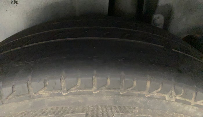 2013 Maruti Ertiga VDI, Diesel, Manual, 99,350 km, Left Rear Tyre Tread