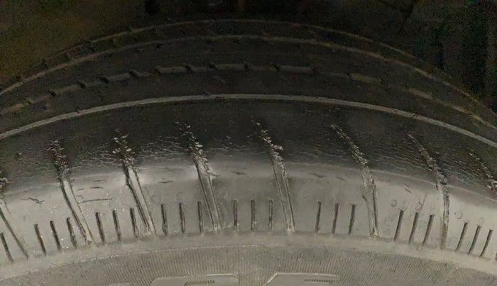 2013 Maruti Ertiga VDI, Diesel, Manual, 99,350 km, Right Front Tyre Tread