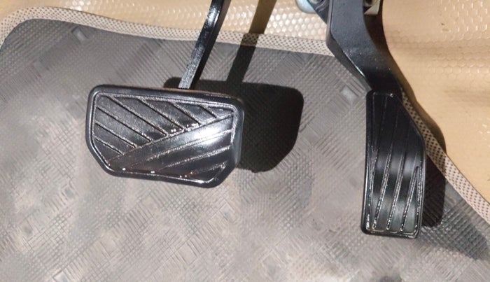 2016 Maruti Ertiga VXI AT, Petrol, Automatic, 62,842 km, Pedals