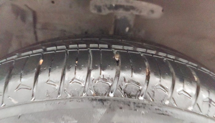 2016 Maruti Ertiga VXI AT, Petrol, Automatic, 62,842 km, Left Front Tyre Tread