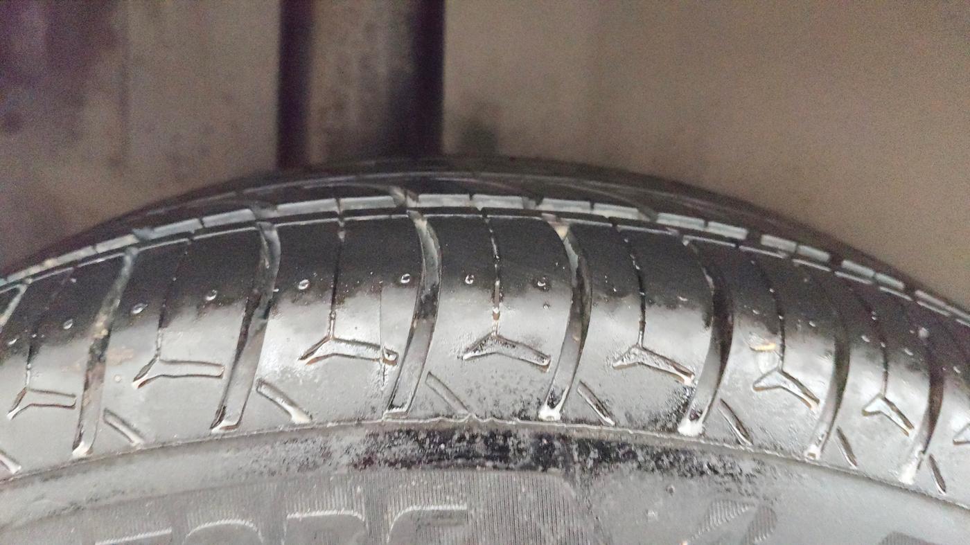 2016 Maruti Ertiga VXI AT, Petrol, Automatic, 62,842 km, Right Rear Tyre Tread