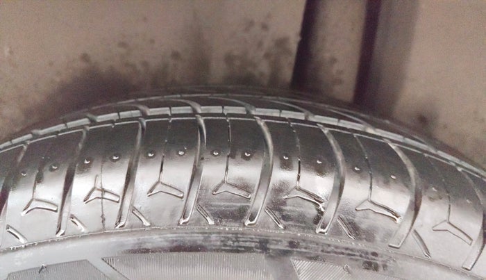 2016 Maruti Ertiga VXI AT, Petrol, Automatic, 62,842 km, Left Rear Tyre Tread