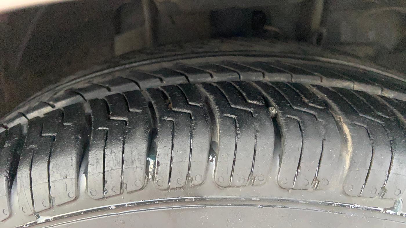 2019 Tata TIGOR XZA PLUS PETROL, Petrol, Automatic, 76,569 km, Right Front Tyre Tread