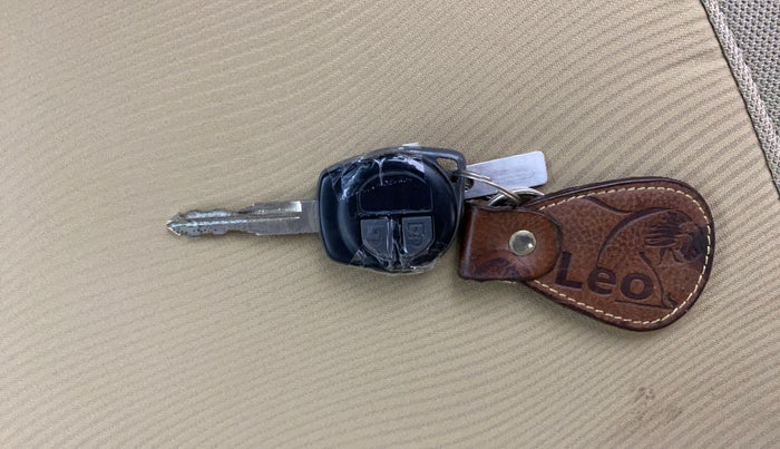 2013 Maruti Swift Dzire VDI, Diesel, Manual, 76,414 km, Key Close Up