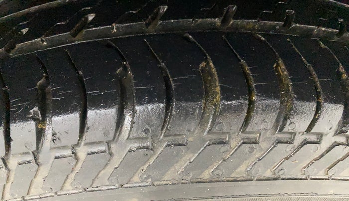 2013 Maruti Swift Dzire VDI, Diesel, Manual, 76,414 km, Left Rear Tyre Tread