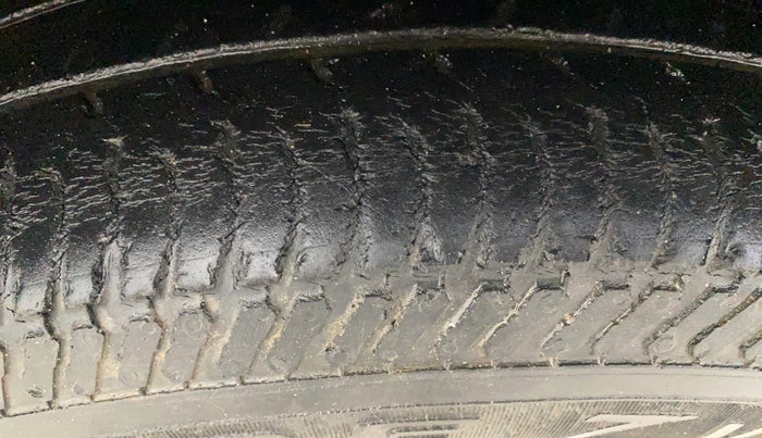 2013 Maruti Swift Dzire VDI, Diesel, Manual, 76,414 km, Right Front Tyre Tread