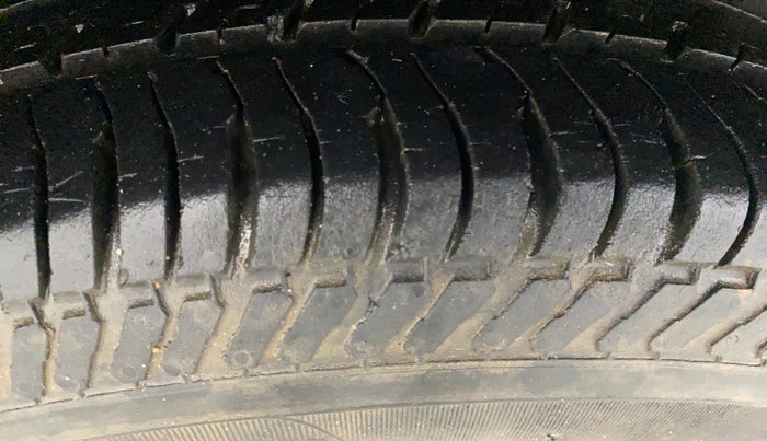2013 Maruti Swift Dzire VDI, Diesel, Manual, 76,414 km, Right Rear Tyre Tread