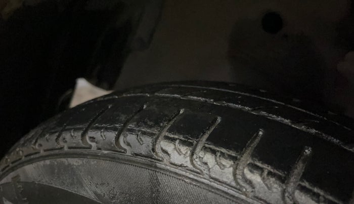 2015 Maruti Wagon R 1.0 VXI, Petrol, Manual, 79,166 km, Left Front Tyre Tread