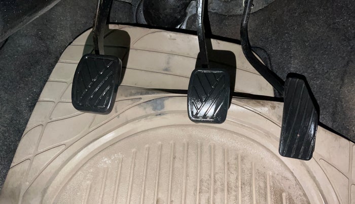 2015 Maruti Wagon R 1.0 VXI, Petrol, Manual, 79,166 km, Pedals