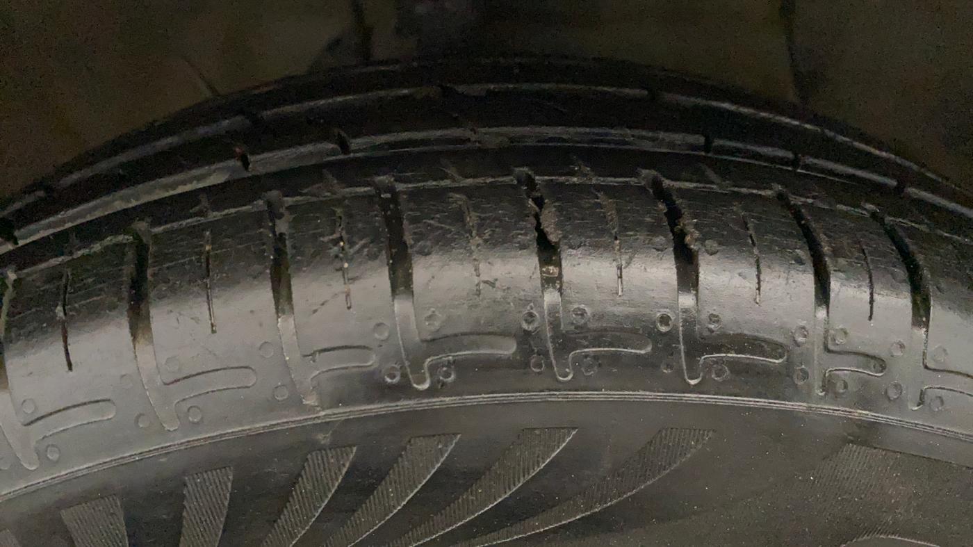 2022 Hyundai AURA S 1.2 CNG, CNG, Manual, 15,240 km, Right Front Tyre Tread