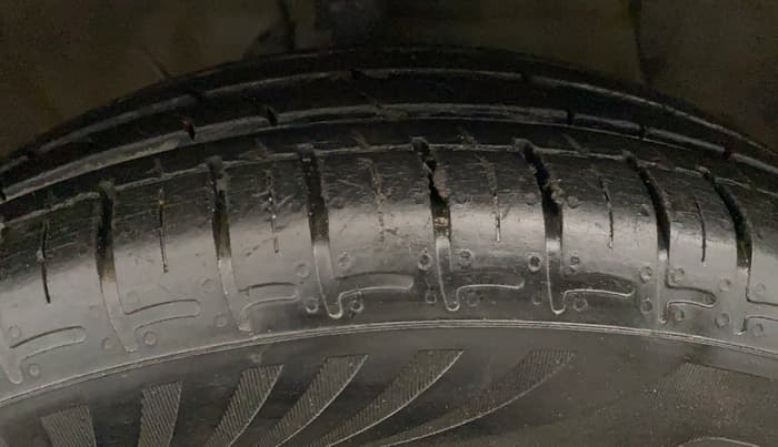 2022 Hyundai AURA S 1.2 CNG, CNG, Manual, 15,240 km, Right Front Tyre Tread