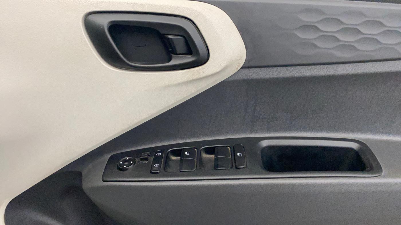 2022 Hyundai AURA S 1.2 CNG, CNG, Manual, 15,240 km, Driver Side Door Panels Control