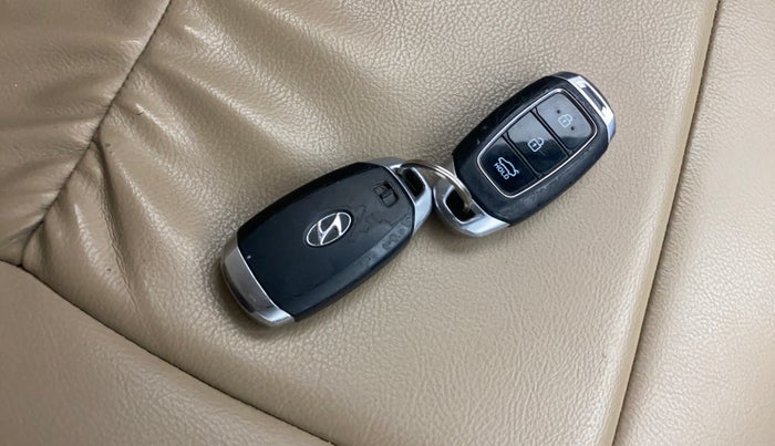 2018 Hyundai Verna 1.6 CRDI SX + AT, Diesel, Automatic, 1,01,963 km, Key Close Up