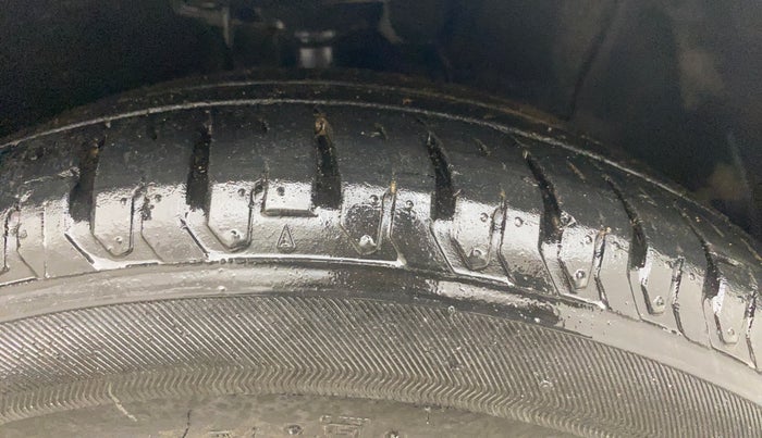 2018 Hyundai Verna 1.6 CRDI SX + AT, Diesel, Automatic, 1,01,963 km, Right Front Tyre Tread