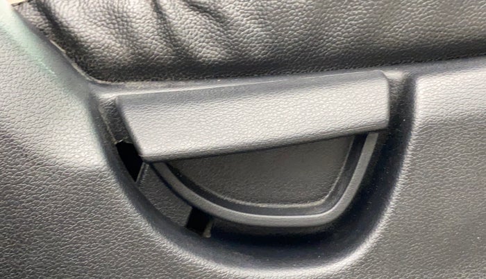 2019 Hyundai NEW SANTRO MAGNA, Petrol, Manual, 63,327 km, Driver Side Adjustment Panel