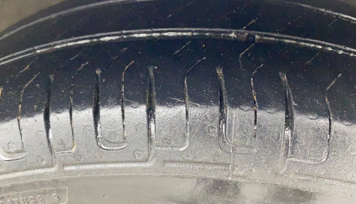 2019 Hyundai NEW SANTRO MAGNA, Petrol, Manual, 63,327 km, Right Front Tyre Tread