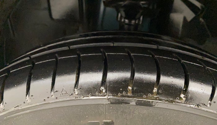 2020 Renault Kwid CLIMBER 1.0 AMT (O), Petrol, Automatic, 40,490 km, Left Front Tyre Tread