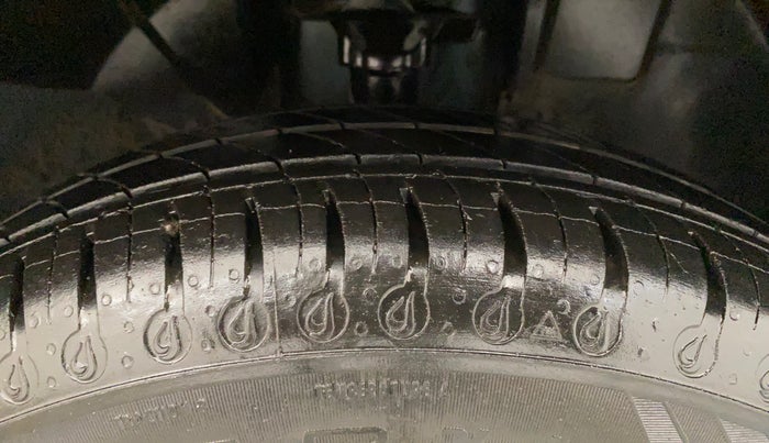 2020 Renault Kwid CLIMBER 1.0 AMT (O), Petrol, Automatic, 40,490 km, Right Front Tyre Tread