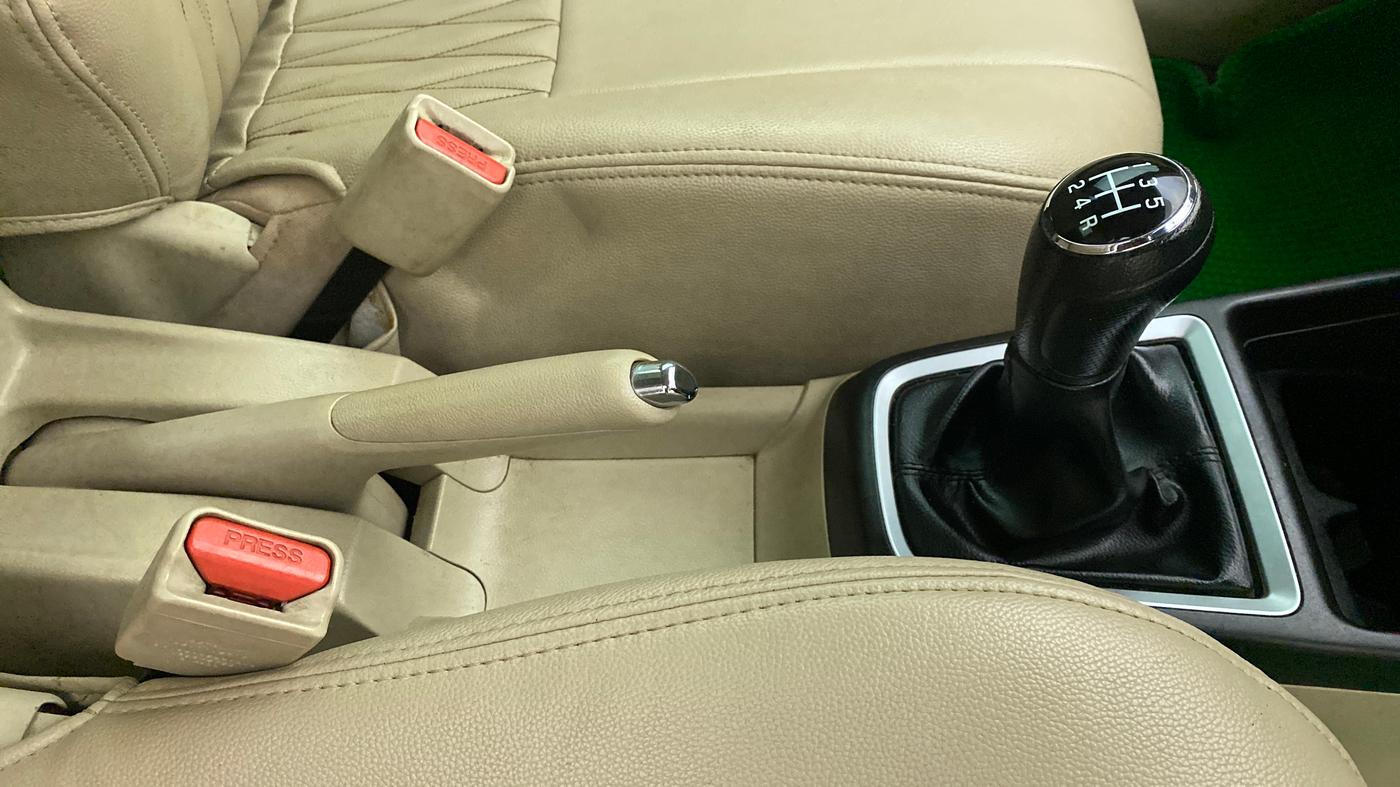2017 Maruti Dzire VXI, Petrol, Manual, 54,596 km, Gear Lever