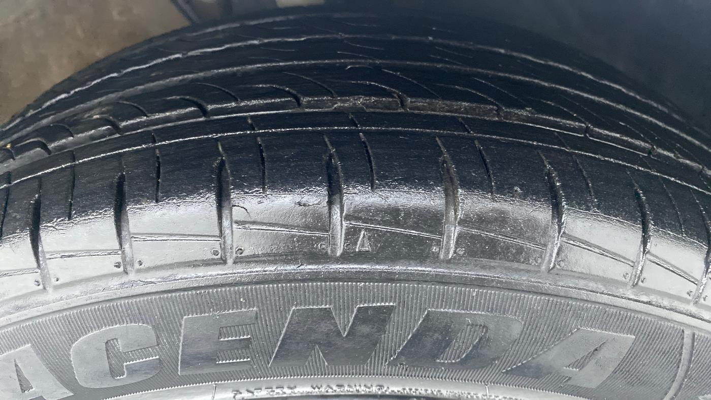 2017 Volkswagen Ameo COMFORTLINE 1.2, Petrol, Manual, 47,917 km, Right Front Tyre Tread
