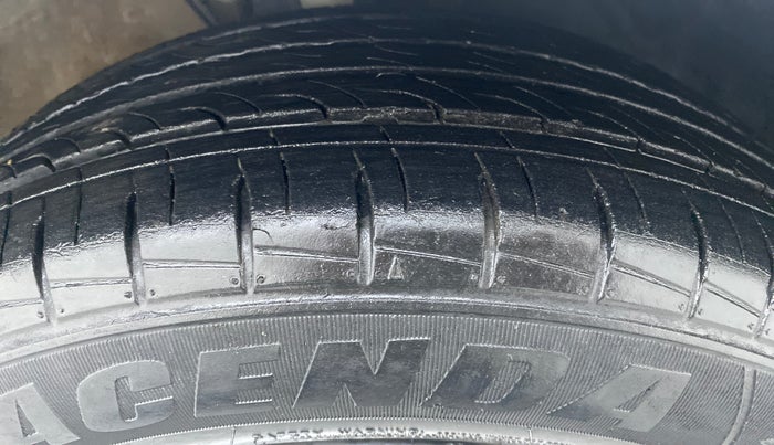 2017 Volkswagen Ameo COMFORTLINE 1.2, Petrol, Manual, 47,917 km, Right Front Tyre Tread