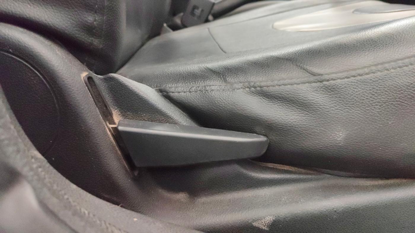 2014 Ford Figo EXI 1.2 PETROL, Petrol, Manual, 66,405 km, Driver Side Adjustment Panel