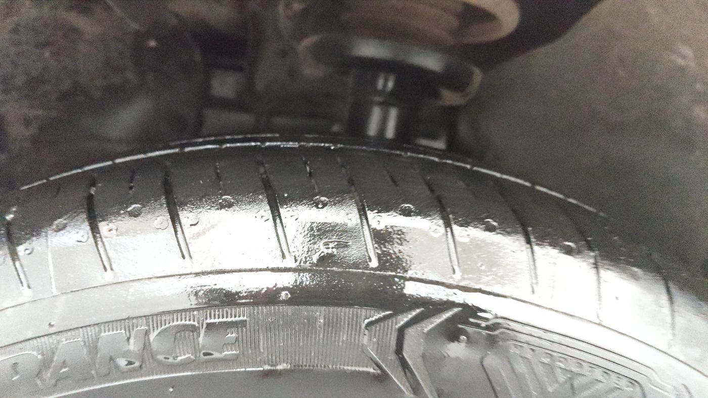 2014 Ford Figo EXI 1.2 PETROL, Petrol, Manual, 66,405 km, Left Front Tyre Tread