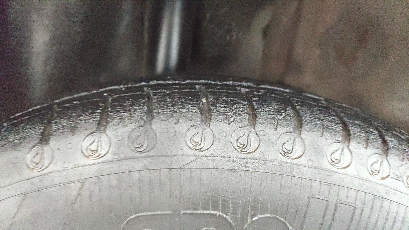 2014 Ford Figo EXI 1.2 PETROL, Petrol, Manual, 66,405 km, Right Rear Tyre Tread
