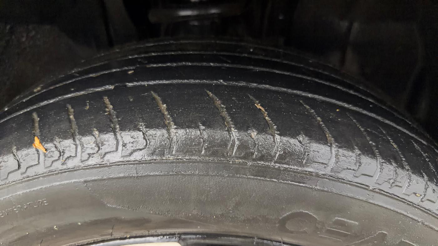 2022 Nissan MAGNITE XV MT, Petrol, Manual, 50,001 km, Right Front Tyre Tread