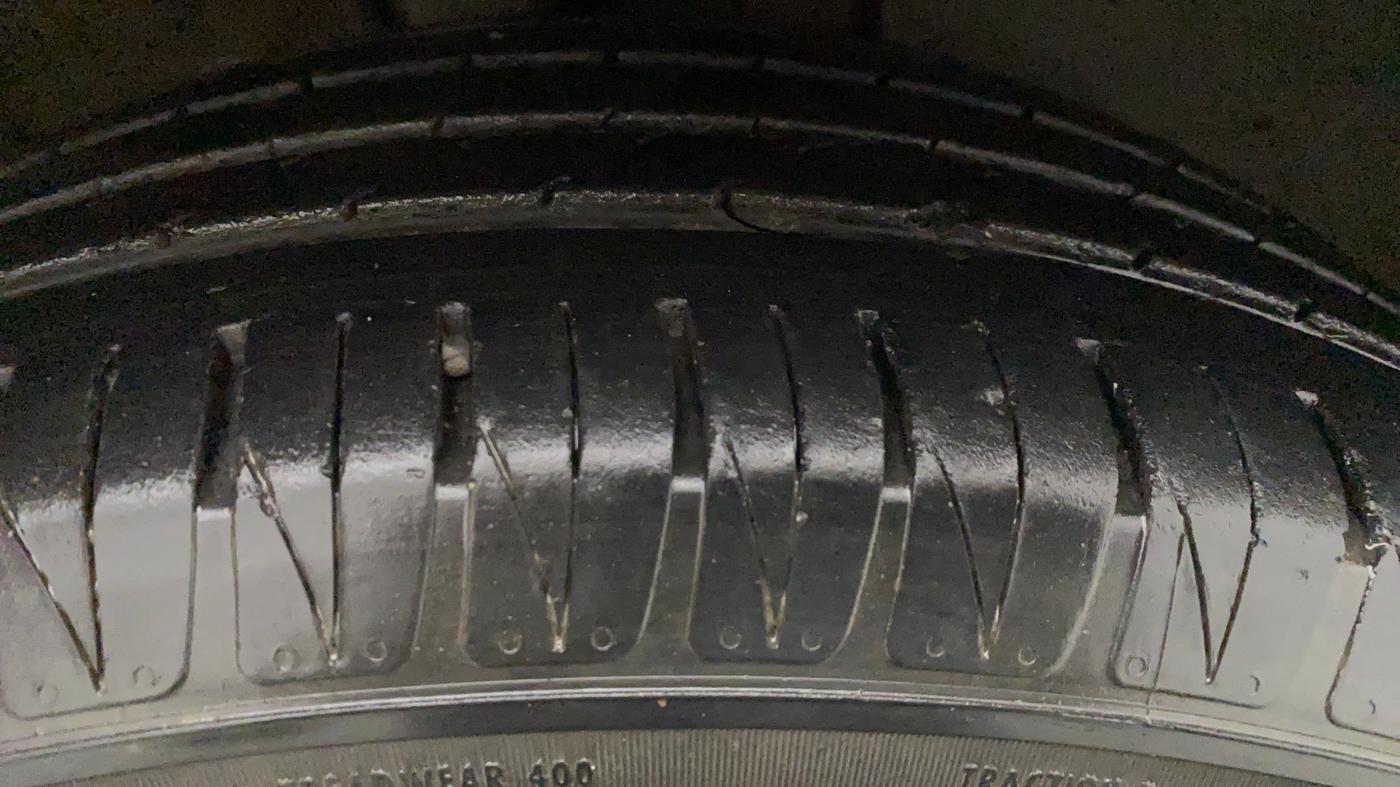 2019 Hyundai VENUE SX PLUS 1.0 TURBO DCT, Petrol, Automatic, 1,13,735 km, Right Front Tyre Tread