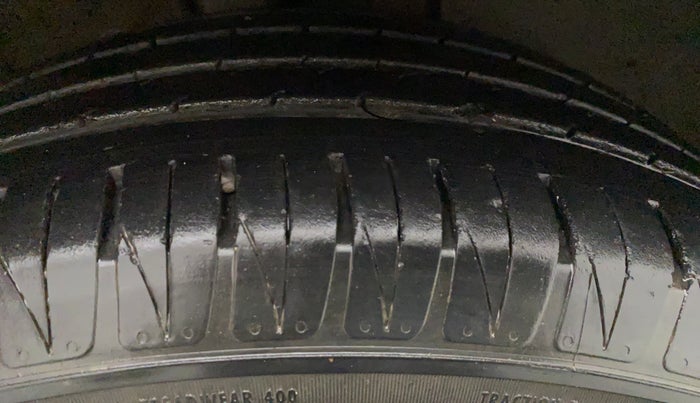 2019 Hyundai VENUE SX PLUS 1.0 TURBO DCT, Petrol, Automatic, 1,13,735 km, Right Front Tyre Tread
