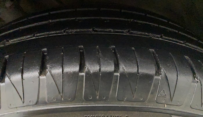 2019 Hyundai VENUE SX PLUS 1.0 TURBO DCT, Petrol, Automatic, 1,13,735 km, Left Front Tyre Tread