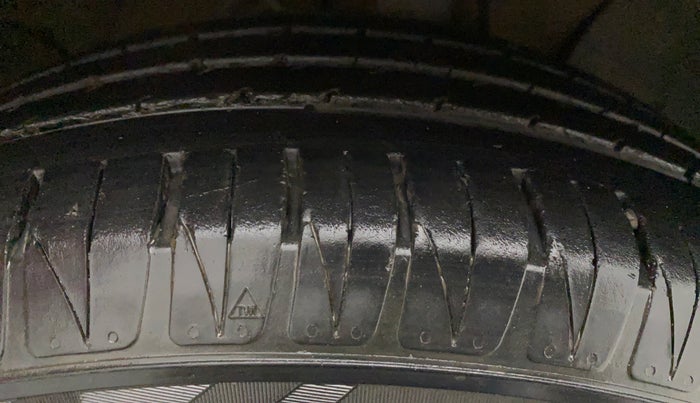 2019 Hyundai VENUE SX PLUS 1.0 TURBO DCT, Petrol, Automatic, 1,13,735 km, Left Rear Tyre Tread