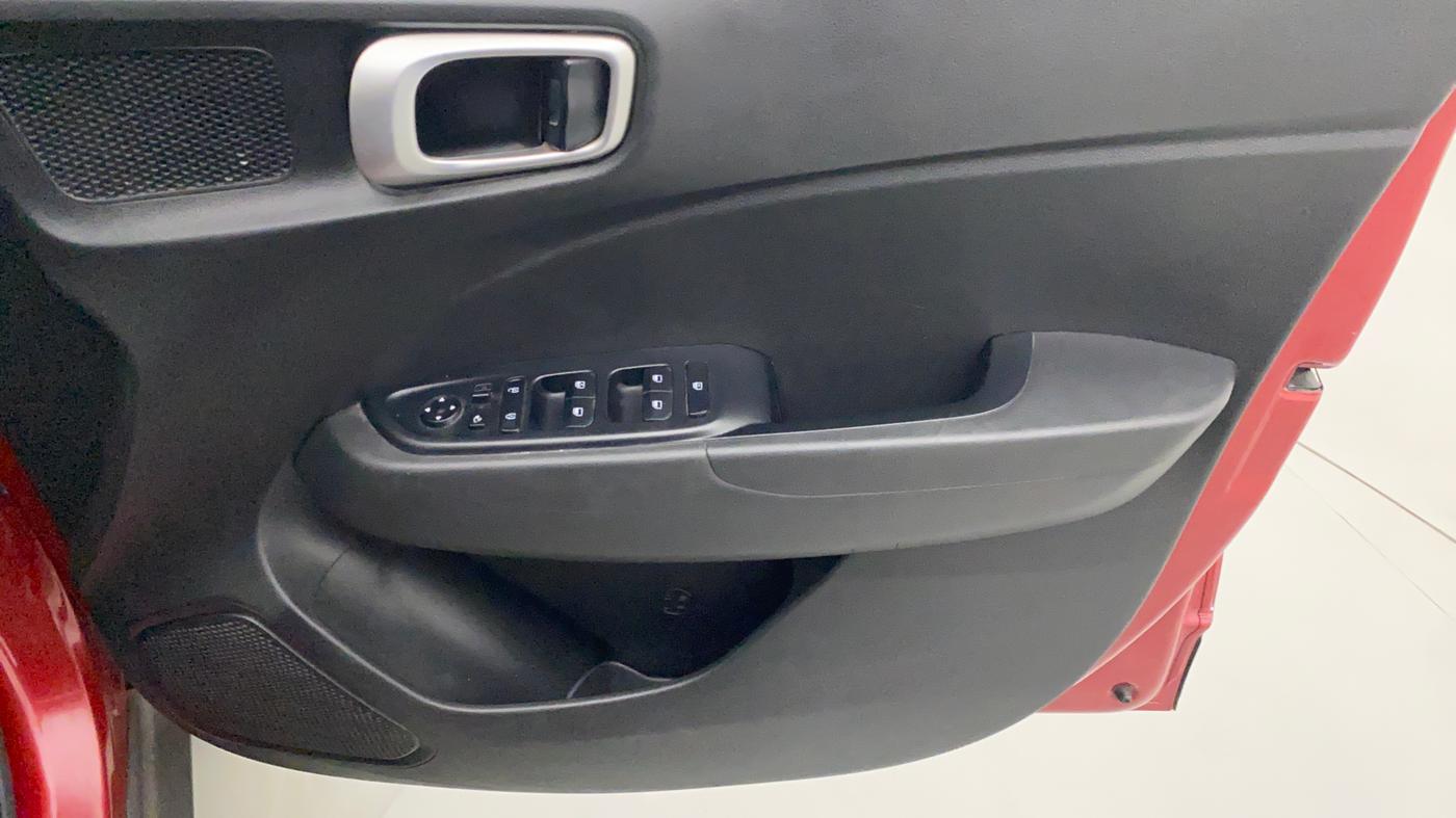 2019 Hyundai VENUE SX PLUS 1.0 TURBO DCT, Petrol, Automatic, 1,13,735 km, Driver Side Door Panels Control