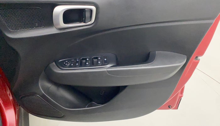 2019 Hyundai VENUE SX PLUS 1.0 TURBO DCT, Petrol, Automatic, 1,13,735 km, Driver Side Door Panels Control