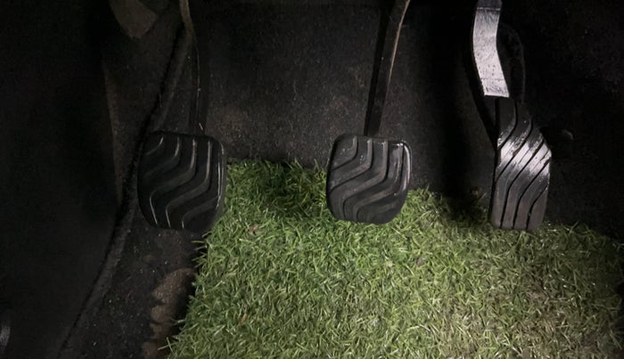 2023 Renault Kiger RXT (O) MT, Petrol, Manual, 23,260 km, Pedals