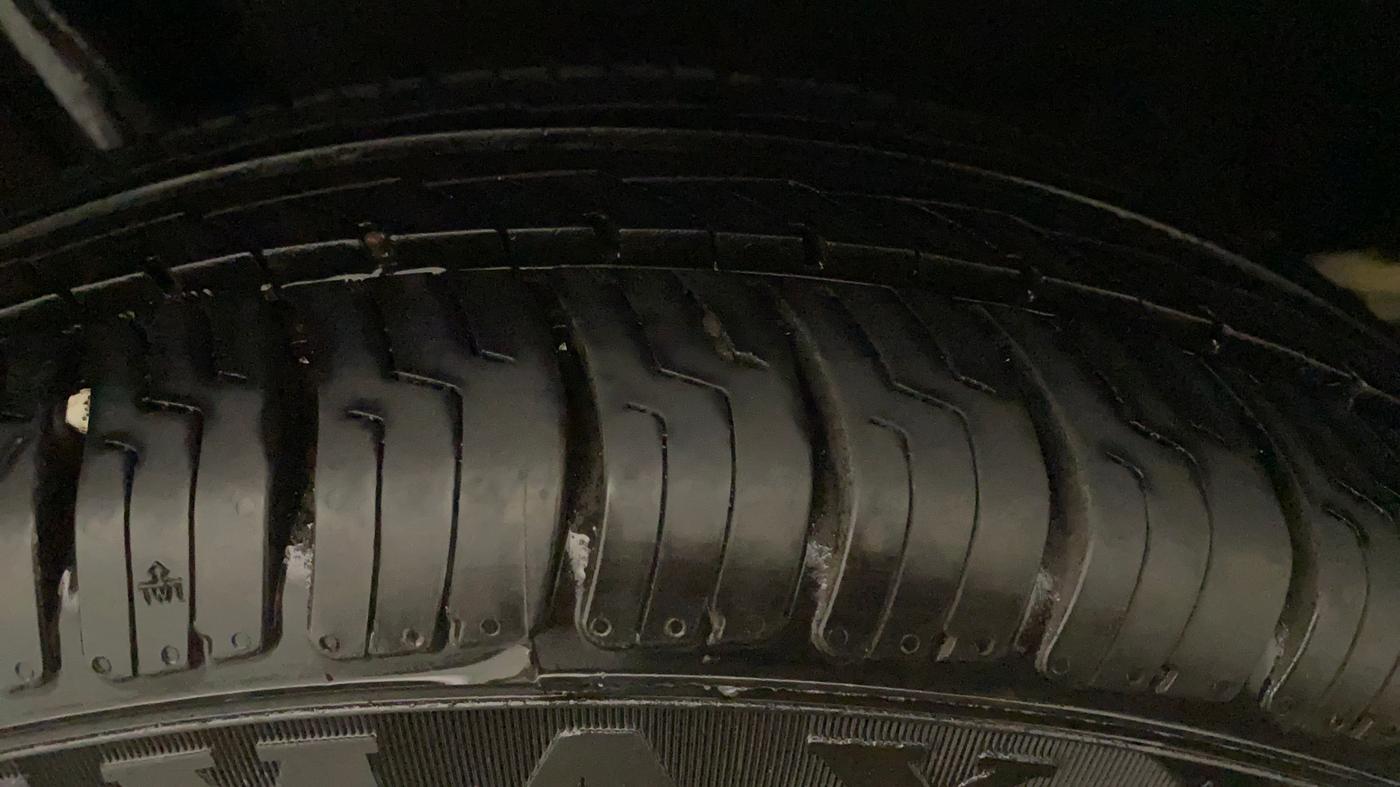 2017 Maruti Baleno DELTA PETROL 1.2, Petrol, Manual, 59,238 km, Right Front Tyre Tread