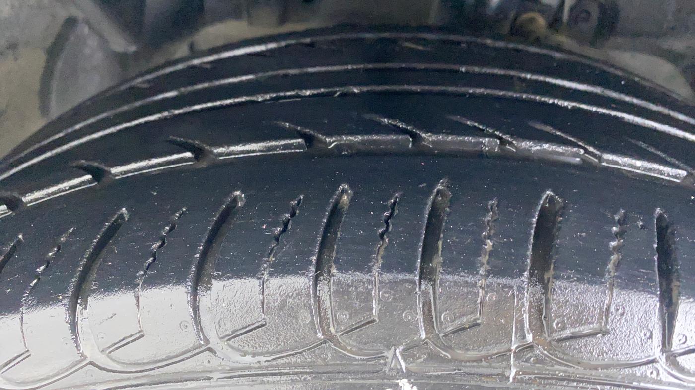 2017 Ford Ecosport 1.5 TITANIUM TI VCT AT, Petrol, Automatic, 29,542 km, Left Front Tyre Tread