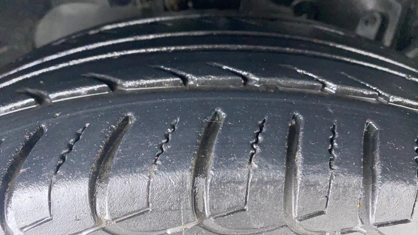 2017 Ford Ecosport 1.5 TITANIUM TI VCT AT, Petrol, Automatic, 29,542 km, Right Front Tyre Tread