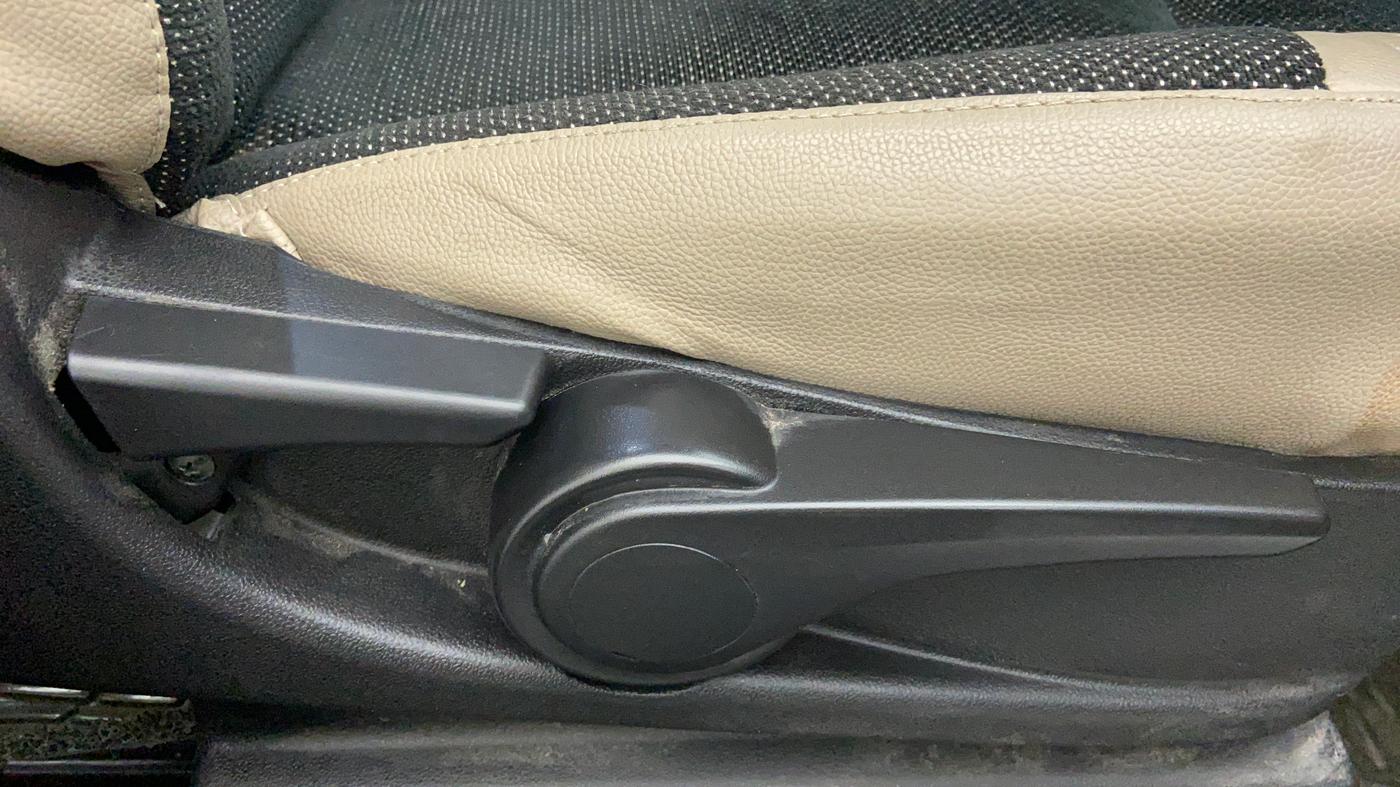2018 Tata Tiago XZA 1.2 REVOTRON, Petrol, Automatic, 14,692 km, Driver Side Adjustment Panel