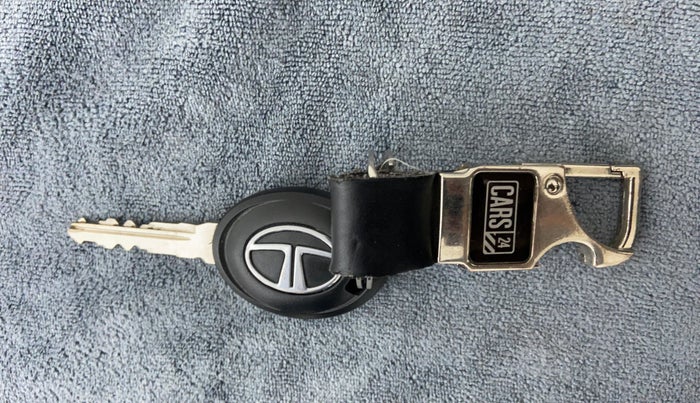 2018 Tata Tiago XZA 1.2 REVOTRON, Petrol, Automatic, 14,692 km, Key Close Up