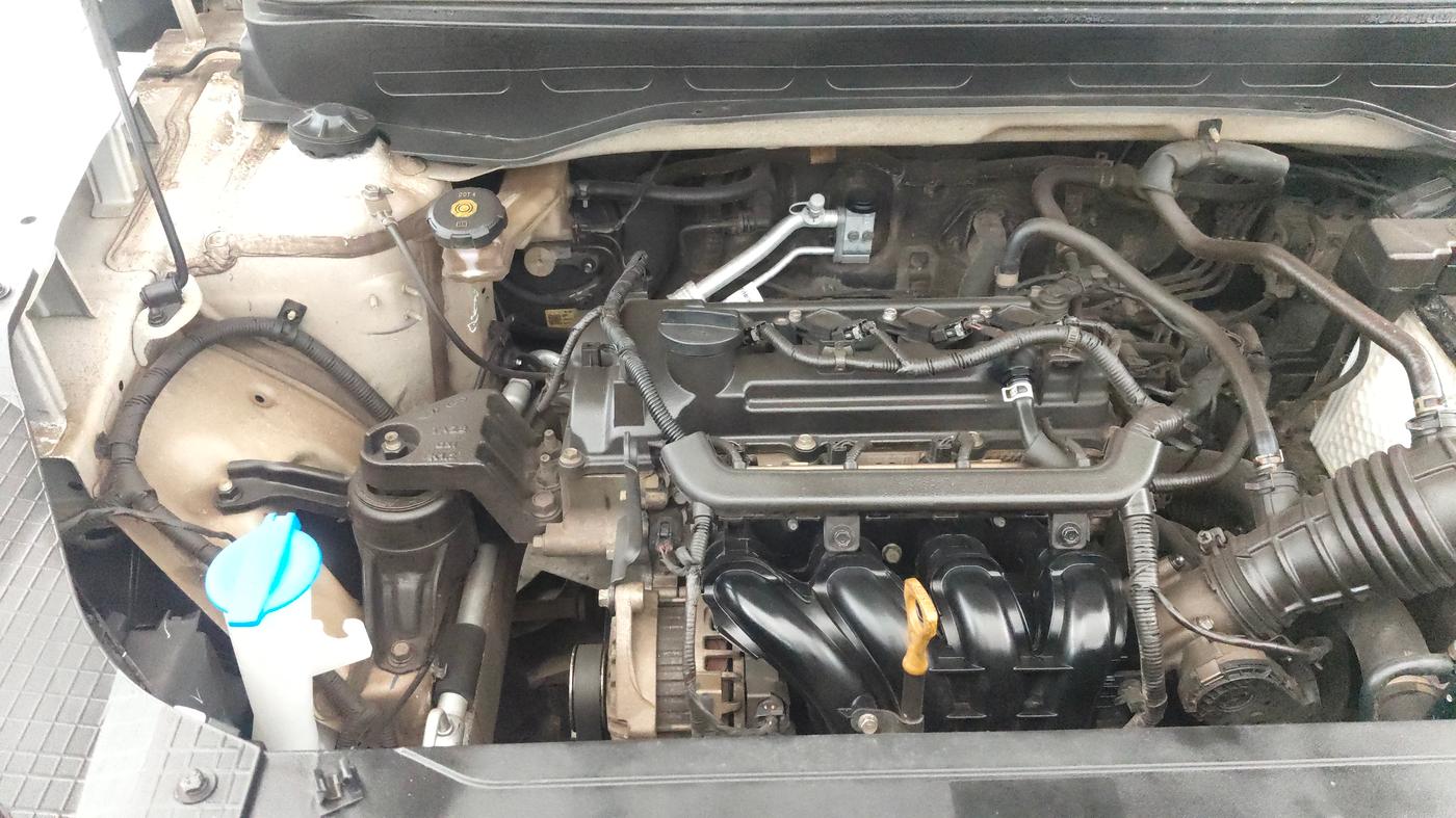 2022 Hyundai VENUE S 1.2, Petrol, Manual, 65,257 km, Engine View - Right