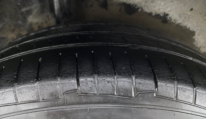 2014 Honda City 1.5L I-VTEC V MT, Petrol, Manual, 1,08,573 km, Right Rear Tyre Tread
