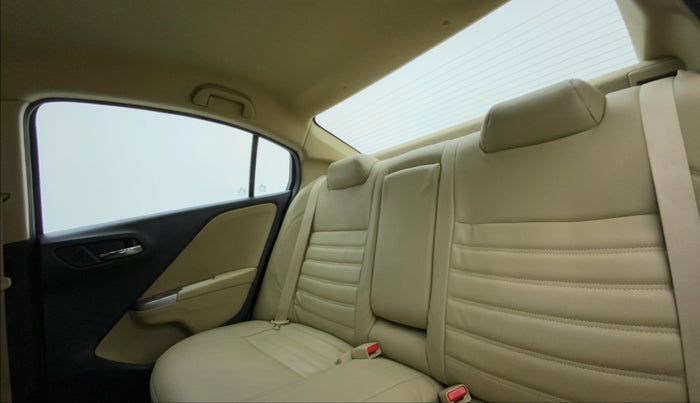 2014 Honda City 1.5L I-VTEC V MT, Petrol, Manual, 1,08,573 km, Right Side Rear Door Cabin