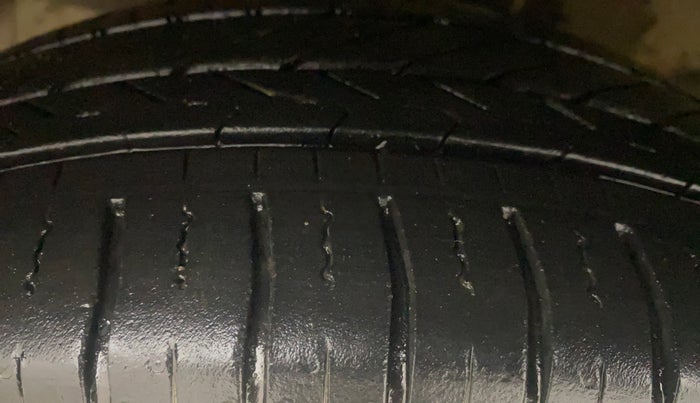 2014 Hyundai Xcent S (O) 1.2, Petrol, Manual, 46,322 km, Left Front Tyre Tread